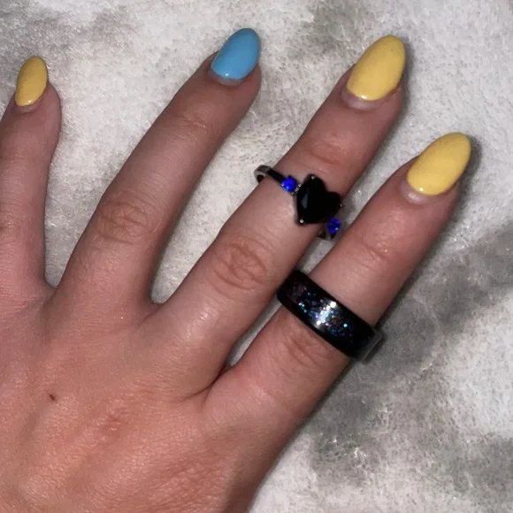 Matching ring set - Picture 1 of 3